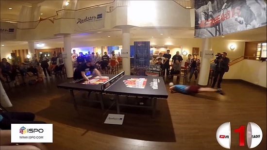 Pinpon Masasında Oynanan Kafa Tenisinden En İyi 10 Hareket