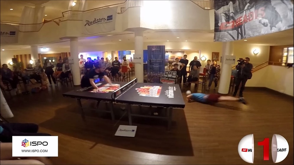 Pinpon Masasında Oynanan Kafa Tenisinden En İyi 10 Hareket