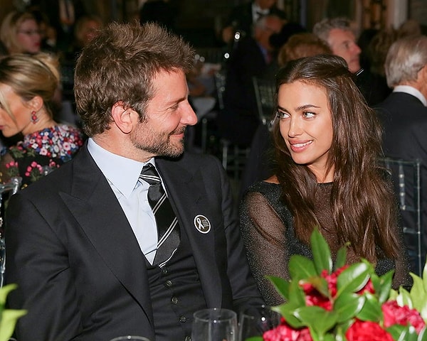 Çoğumuzun bildiği gibi ünlü oyuncu Bradley Cooper Rus model Irina Shayk ile 2015 senesinden beri aşk yaşıyordu.