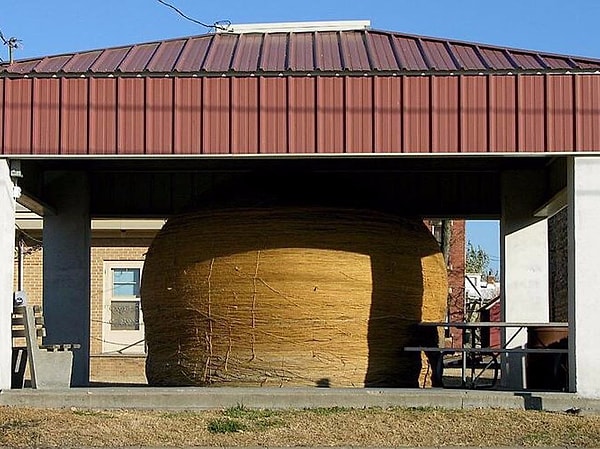 28. Самый большой моток бечевки в мире: