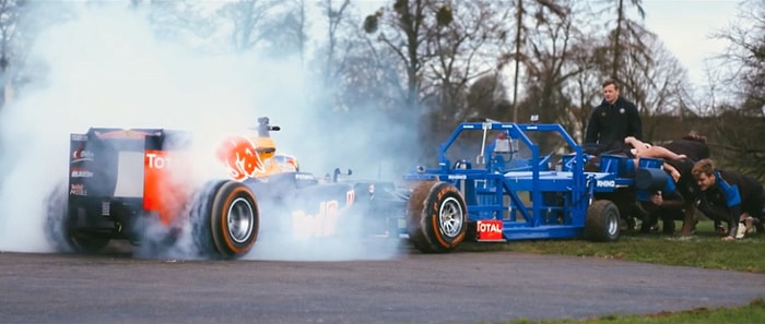 F1 Aracı, Rugby Takımına Karşı: 800 Beygirlik Araç mı Yoksa 8 Kişilik Bir Ekip mi?