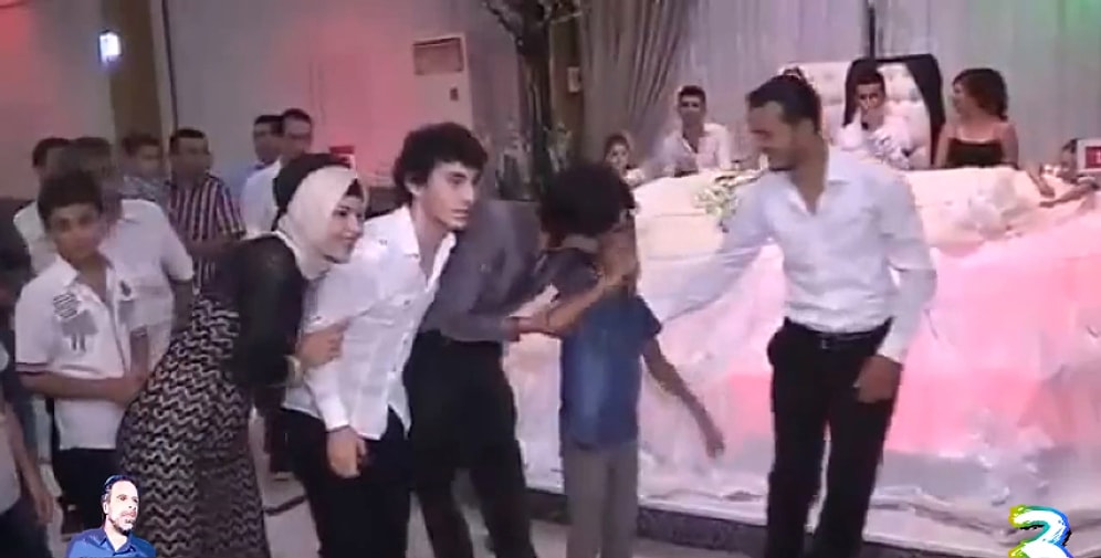 Ünlü Şarkıcı Şahin Kendirci ile Fotoğraf Çektirmek İçin Her Kareye Giren Psikopat Kadın