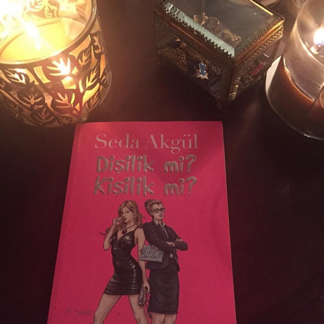 Bu arada Seda Akgül kitap da yazıyor.