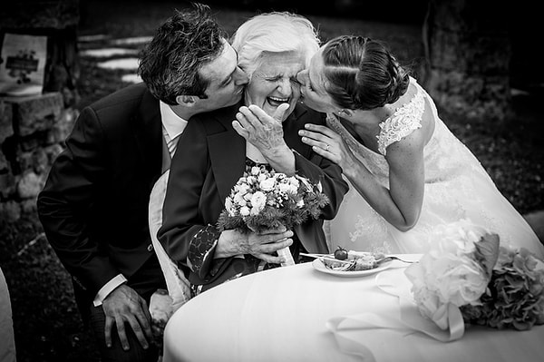 8. Такой трогательный эмоциональный момент затмил остальные фото в номинации «Семейная любовь».