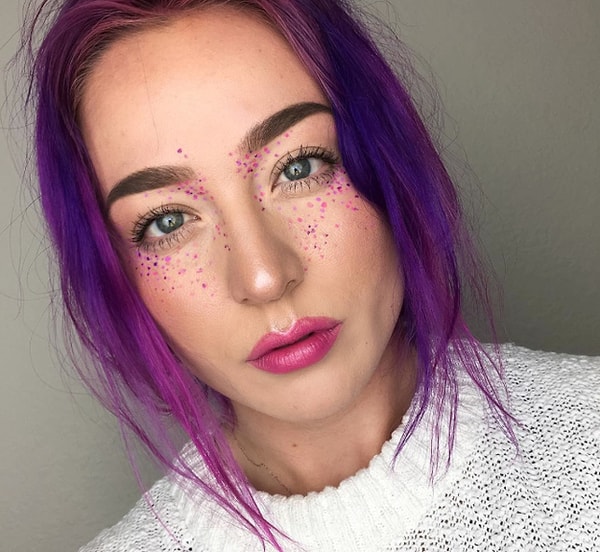 В мире моды и красоты появился новый тренд, и пока мы пишем этот пост, он набирает обороты. Встречайте – РАДУЖНЫЕ ВЕСНУШКИ🌈