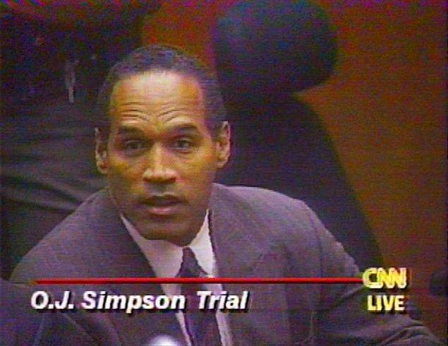 5. Bir rehineyle birlikte polisten kaçan Simpson’ın bu kovalamacası Amerikan televizyonlarında milyonlar tarafından canlı olarak izlendi.