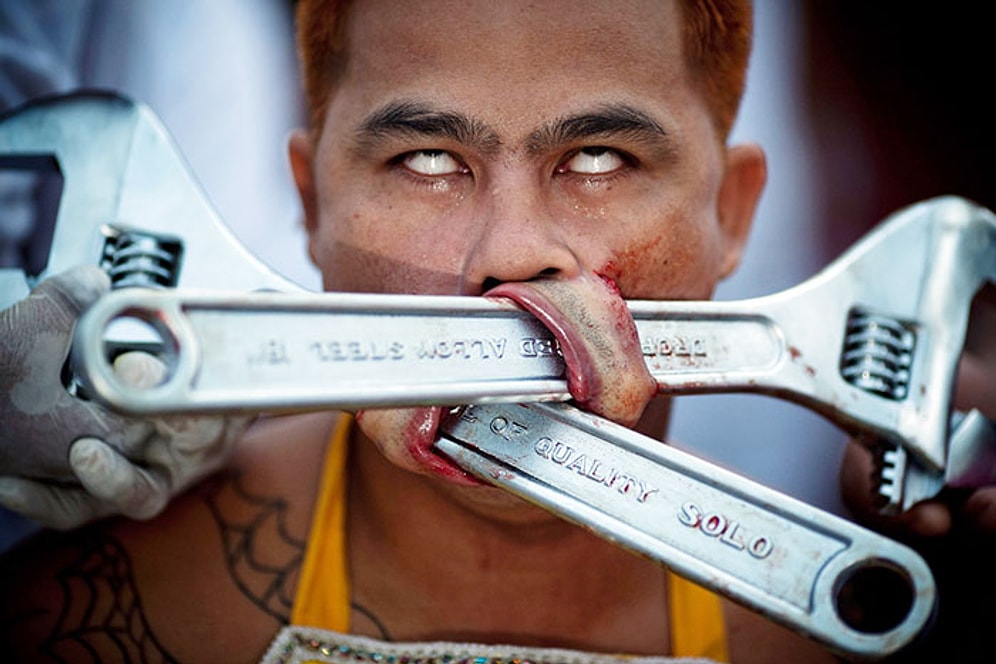 Добро пожаловать на самый страшный религиозный фестиваль (+18)