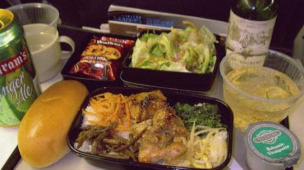 8. United Hava Yolları'nda ekonomi sınıfı yemek: