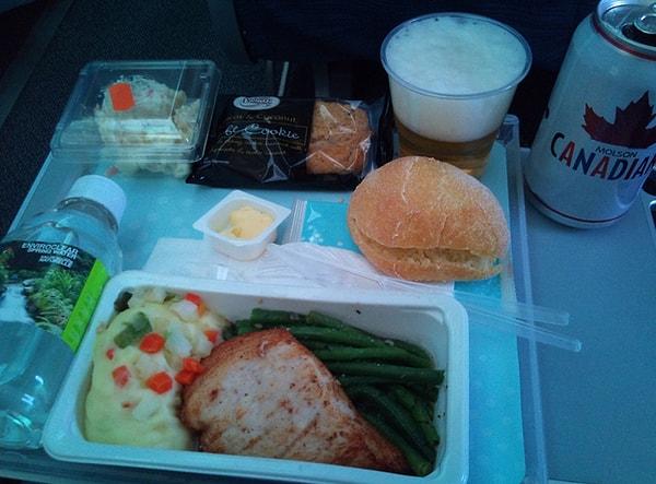 14. Air Canada'da ekonomi sınıfı yemek: