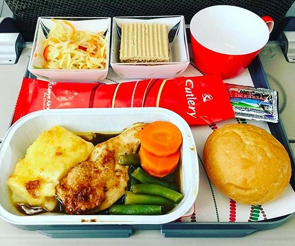 18. Kenya Hava Yolları'nda ekonomi sınıfı yemeği: