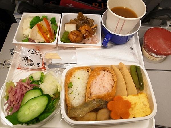 19. Japon Hava Yolları'nda ekonomi sınıfı yemeği: