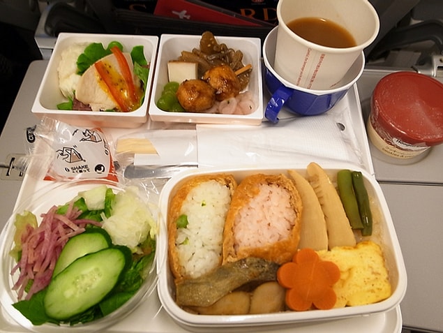 19. Japon Hava Yolları'nda ekonomi sınıfı yemeği: