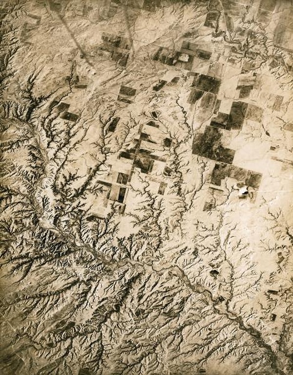 7. Фотография Южной Дакоты, опубликованная в National Geographic в 1936 г., была сделана с помощью вертикальной аэрофотосъемки, ставшей самой высокой для своего времени.