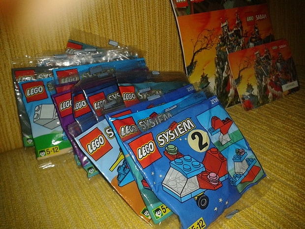 Gazetelerin yanında lego, kineks vermesi