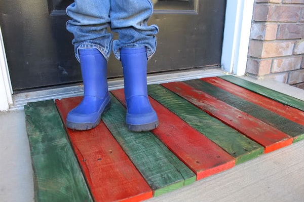 13. Придайте цвета вашему деревянному коврику!