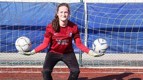 'Kızsın Futbol Oynayamazsın' Dediler, Milli Takım Kalecisi Oldu
