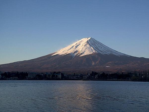 10. Japonya'nın %70'i dağlardan oluşuyor; ayrıca ülkede 200'den fazla volkan var.