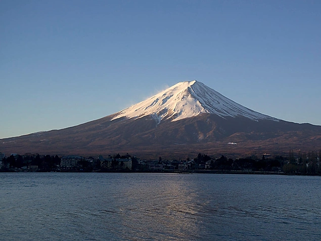 Japonya'nın %70'i dağlardan oluşuyor; ayrıca ülkede 200'den fazla volkan var.