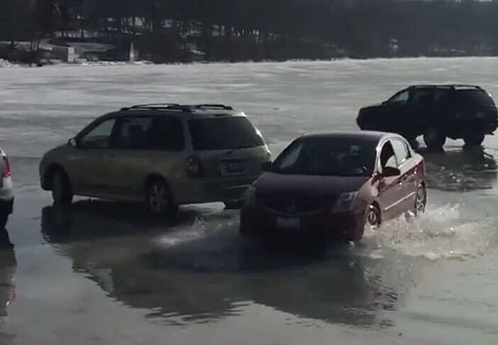 Neden Donmuş Bir Gölün Üzerine Araç Park Etmemeniz Gerektiğinin Kanıtı