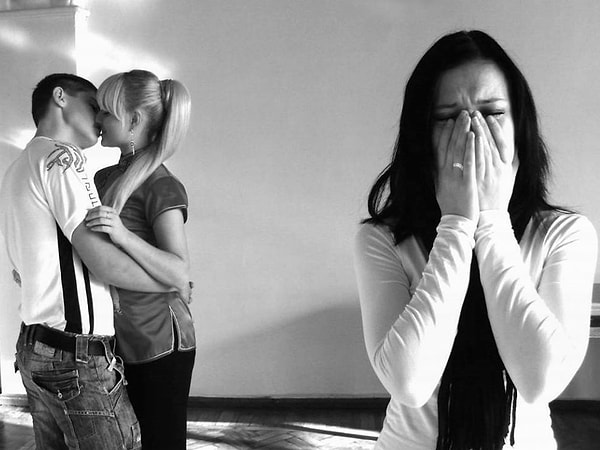 6. Потому что она увидела сон, где ты ей изменяешь.