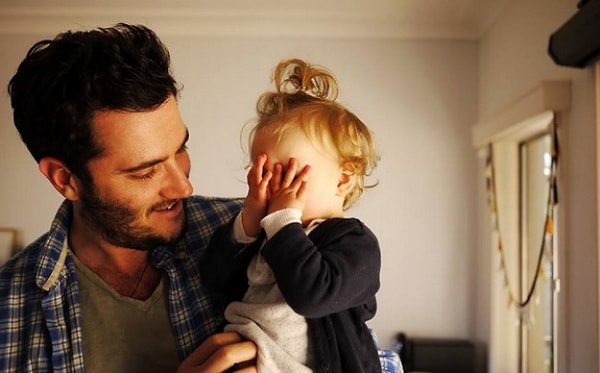 8. Папа любит меня любой: и грустной, и весёлой.