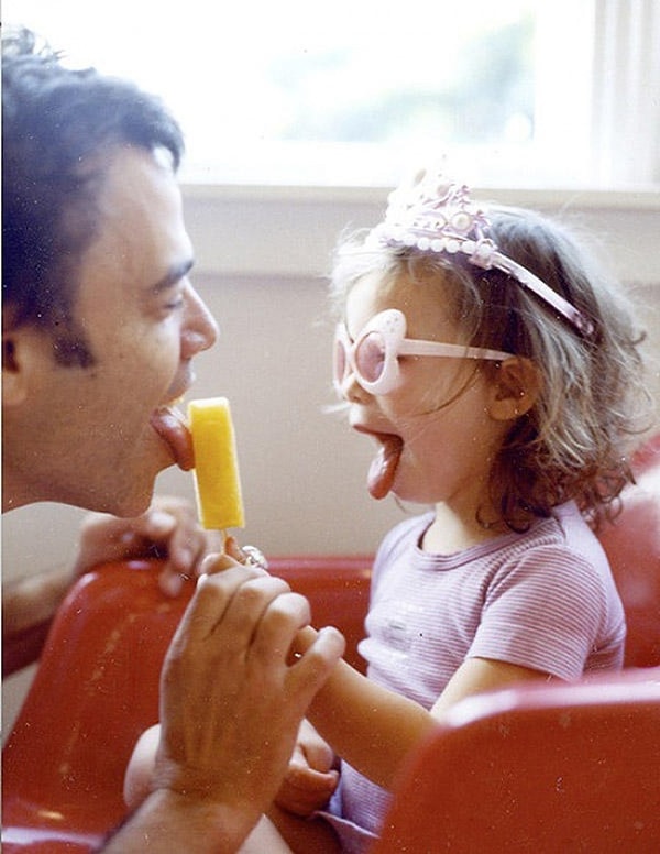 16. Он делится со мной всем самым вкусным!