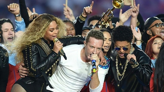 Coldplay, Bruno Mars ve Beyonce'den Muhteşem Super Bowl Devre Arası Performansı
