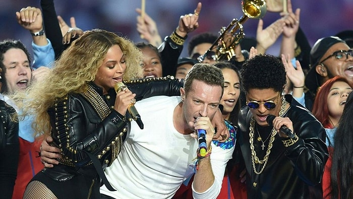 Coldplay, Bruno Mars ve Beyonce'den Muhteşem Super Bowl Devre Arası Performansı