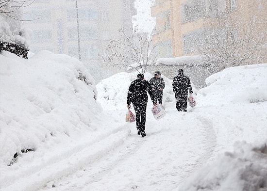 Çatıdan Düşen Kar ve Buz Sarkıtı Biri Çocuk İki Can Aldı