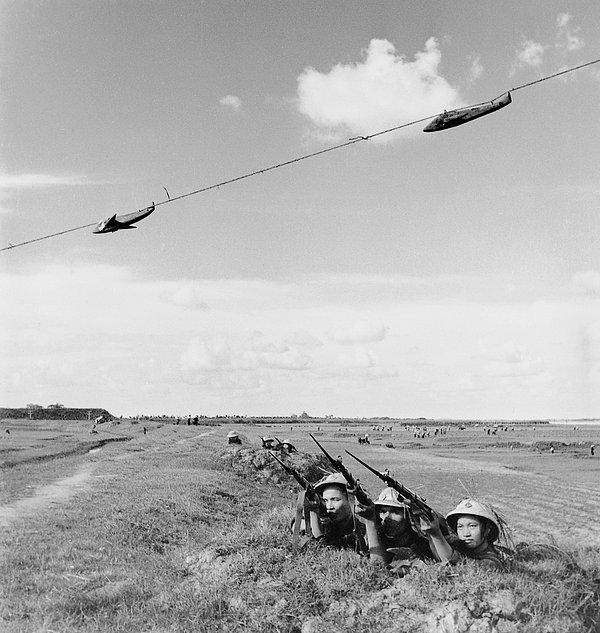 9. Amerikan uçakları Vietnam semalarında. (1965)