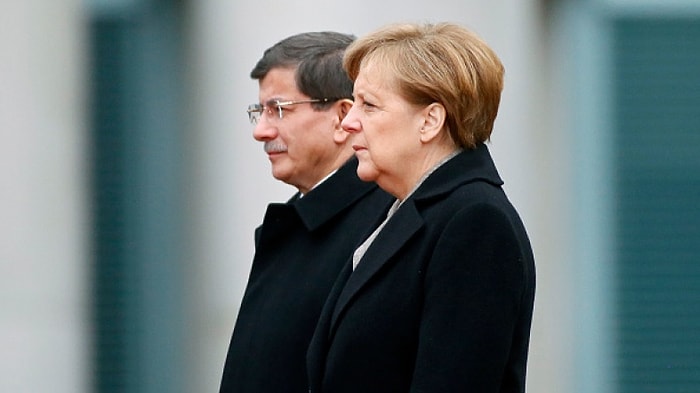 Davutoğlu Merkel ile Görüştü