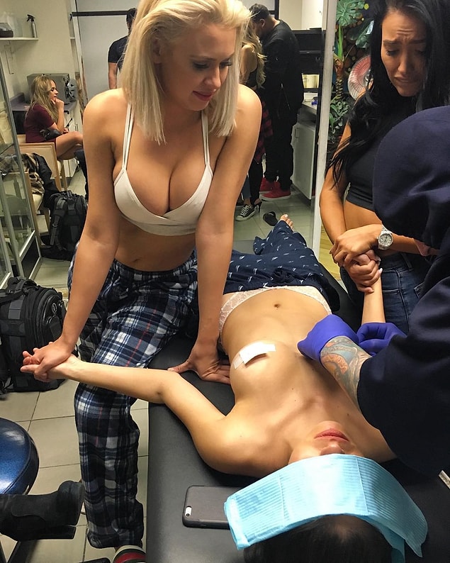 Piercing yaptırırken,