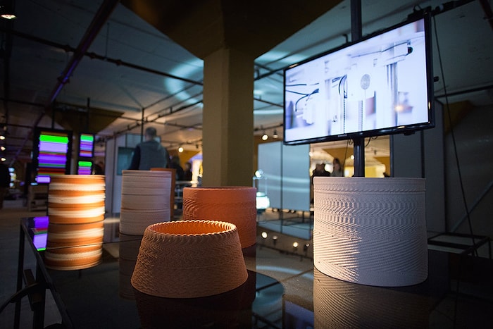 3 Boyutlu Yazıcı ile Müzik ve Ses Titreşimlerinden Oluşan Seramik Vazolar