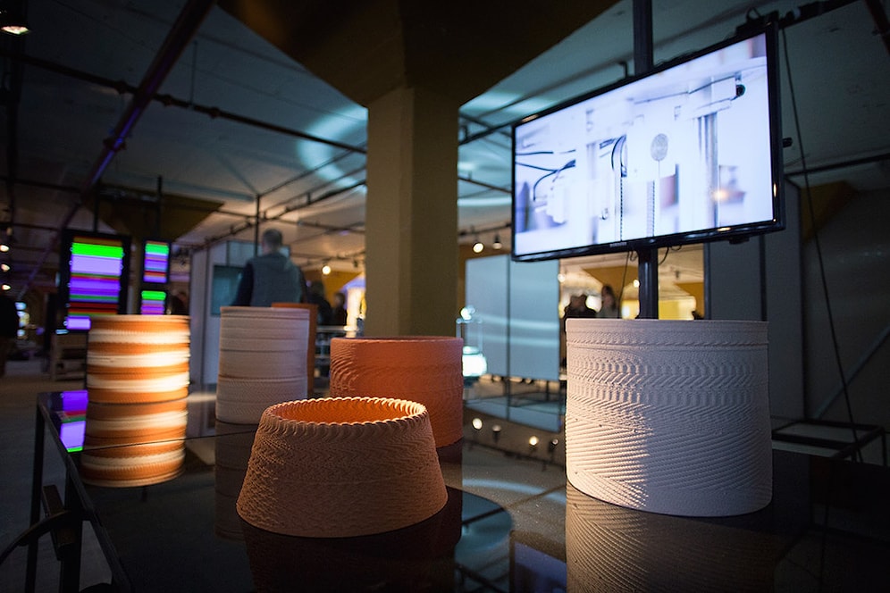 3 Boyutlu Yazıcı ile Müzik ve Ses Titreşimlerinden Oluşan Seramik Vazolar