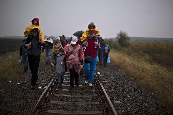 'Yunanistan ve Bulgaristan sınırlarını açıp mültecileri otobüslere doldururuz'