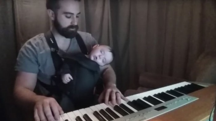 Brahms Lullaby’nin Ninnisiyle Mışıl Mışıl Uykuya Dalan Sevimli Bebek