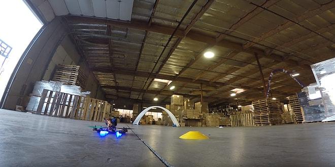 İnanılmaz Eğlenceli: Depoda Yapılan Drone Yarışında Beklenmedik Son