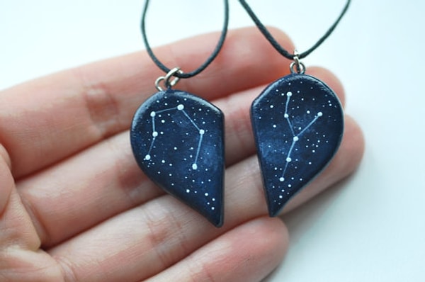 10. Парные ожерелья с рисунками созвездий: