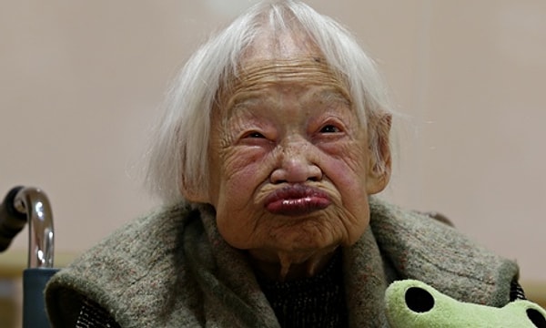 16. В стране проживает 50.000 человек, возраст которых превышает 100 лет. Каждый год их количество растет.