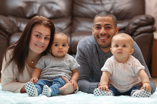 Причуды природы: женщина родила близнецов с разным цветом кожи