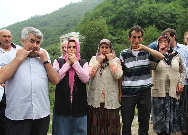 Bu nedenle de köylüler arasında "kuş dili" olarak da bilinen bu "ıslık dili", beynin hem sağ, hem sol tarafını kullandığı için bilim dünyasında birden popülerlik kazandı.
