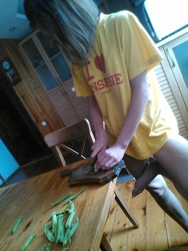 24. Пляж для нудистов, а теперь и кухня для нудистов?