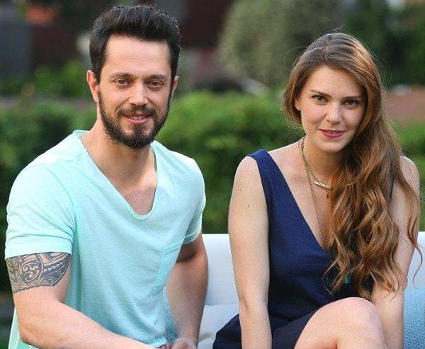 Yaklaşık 1 aydır ilişki yaşadıkları iddia edilen ikilinin, sık sık Murat Boz’un Maslak’taki evinde buluştuğu da dedikodular arasında!
