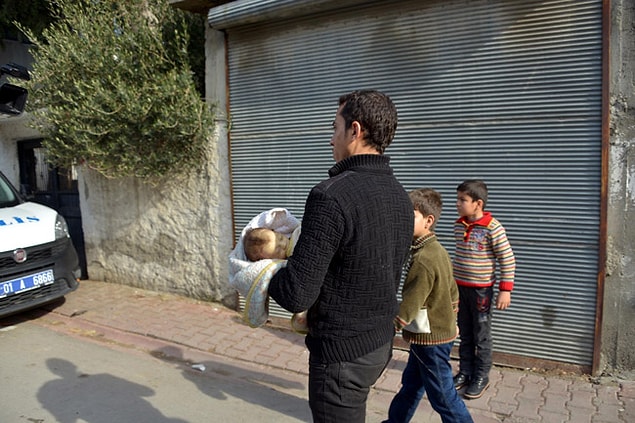Kızını kucağında Adli Tıp'a götürdü