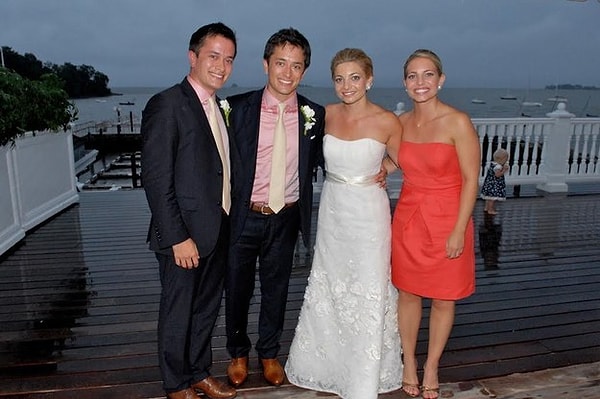 2. Их семейная пара необычна тем, что у них есть идентичная пара-близнецов 👰👳 👰👳