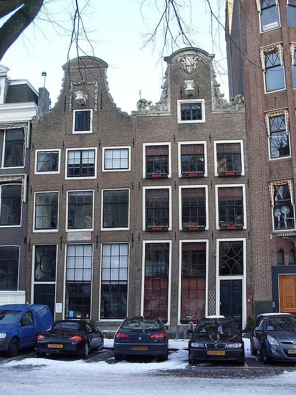 9. Descartes 1628’de Hollanda’ya döndü ve 1649’a kadar burada yaşadı. Önemli çalışmalarının büyük çoğunluğunu Hollanda'da gerçekleştirdi.
