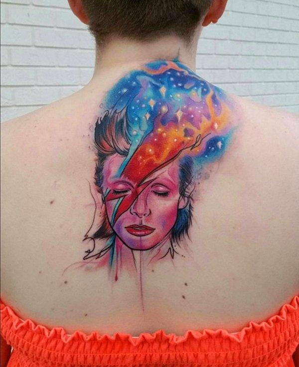 28. Ve uzaylı Bowie'li bu dövme...