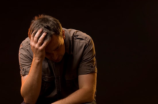 Gelecek Kaygısı Taşıyan Bir Erkekle Birlikte Olan Kadınların Bilmesi Gereken 14 Şey