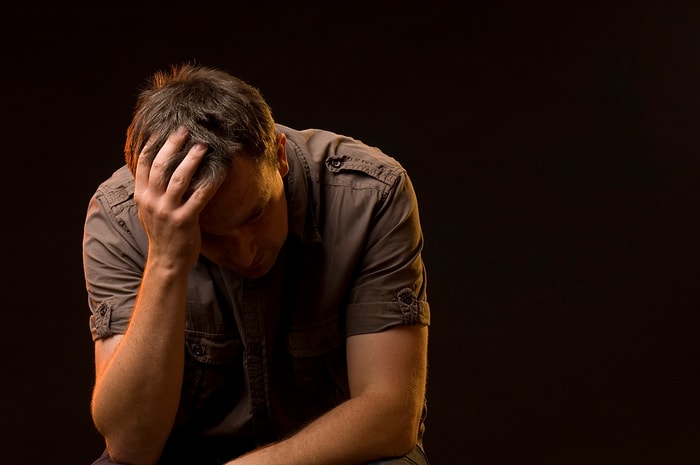 Gelecek Kaygısı Taşıyan Bir Erkekle Birlikte Olan Kadınların Bilmesi Gereken 14 Şey