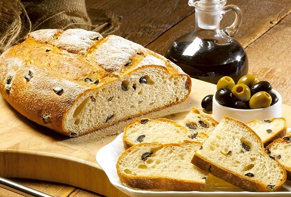 4. Хлеб с маслинами и тимьяном